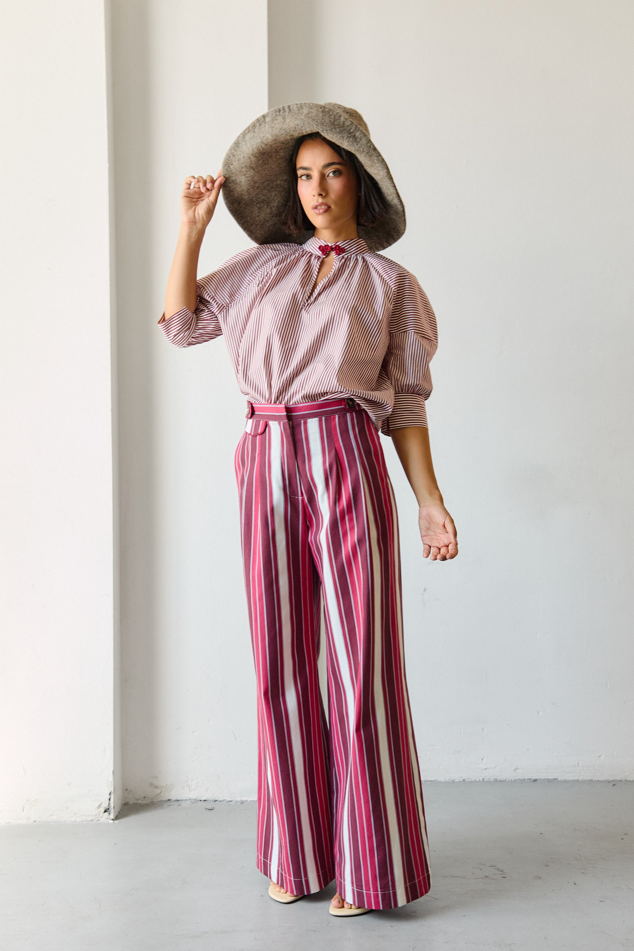 PANTALÓN BAYONA RAYAS ROJAS