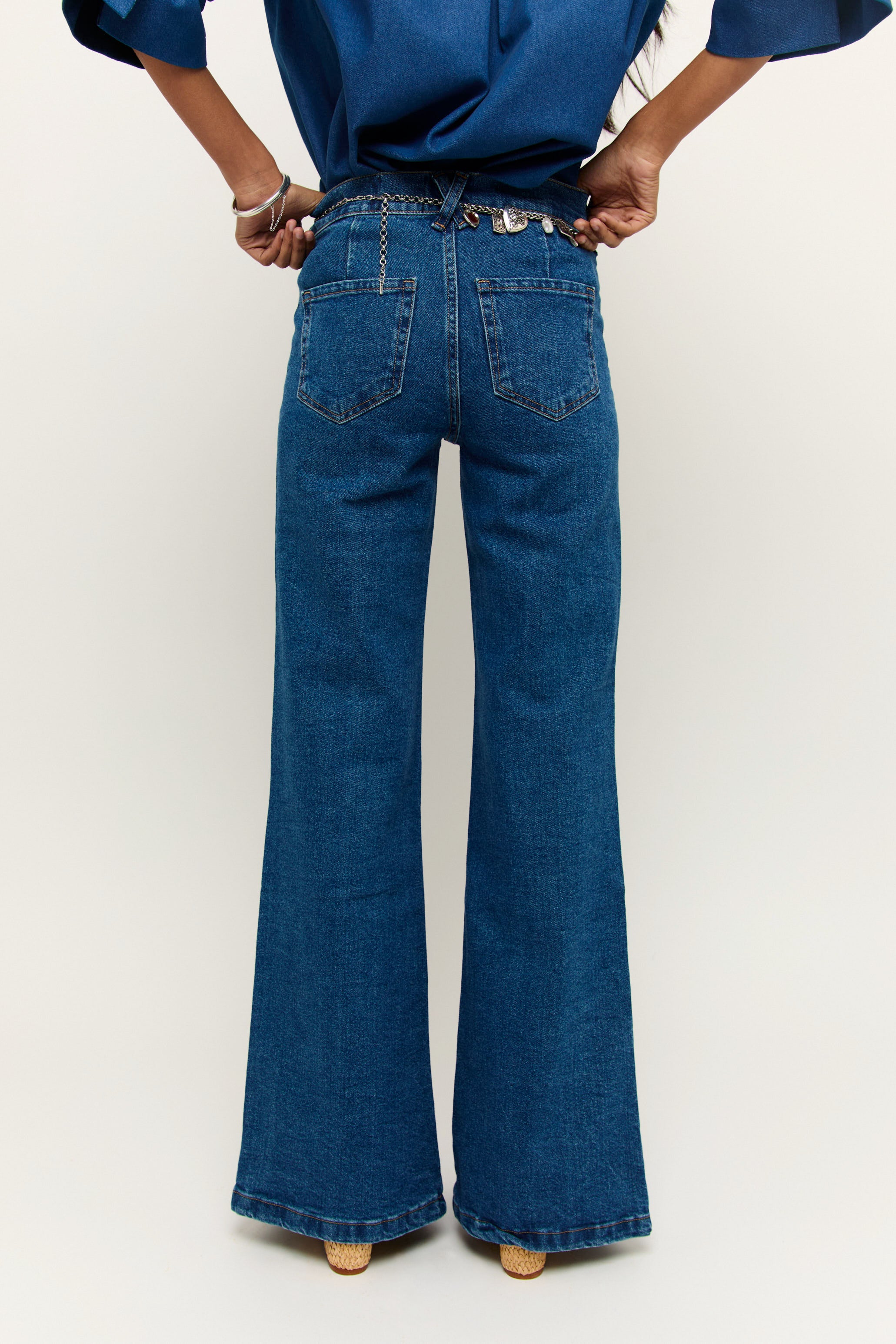 PANTALÓN AVEDON DENIM - RECOMENDAMOS UNA TALLA MÁS DE LA HABITUAL