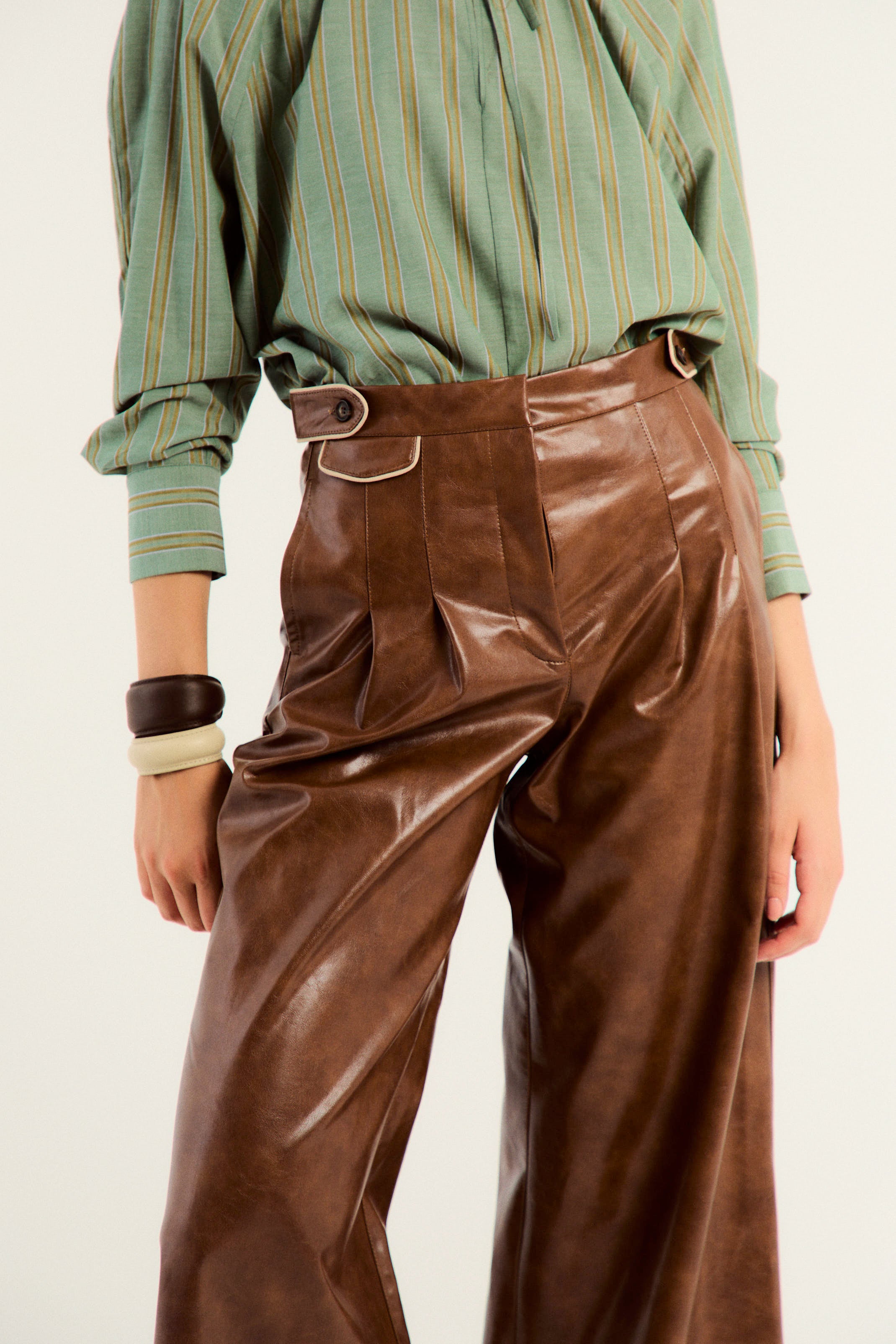 PANTALÓN BAYONA POLIPIEL